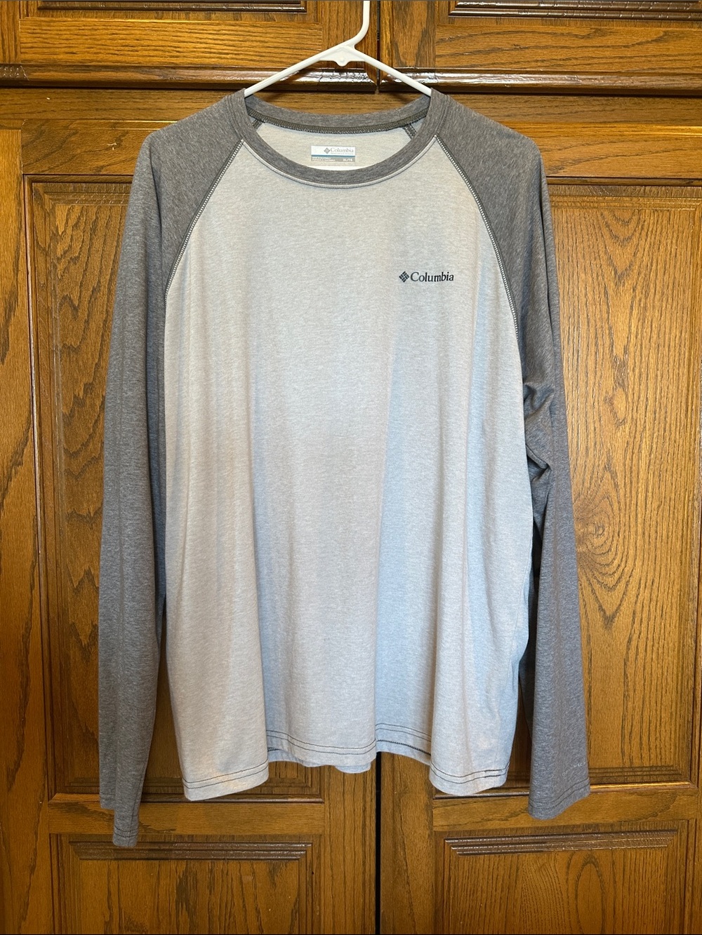 Men’s basic Columbia long sleeve tee